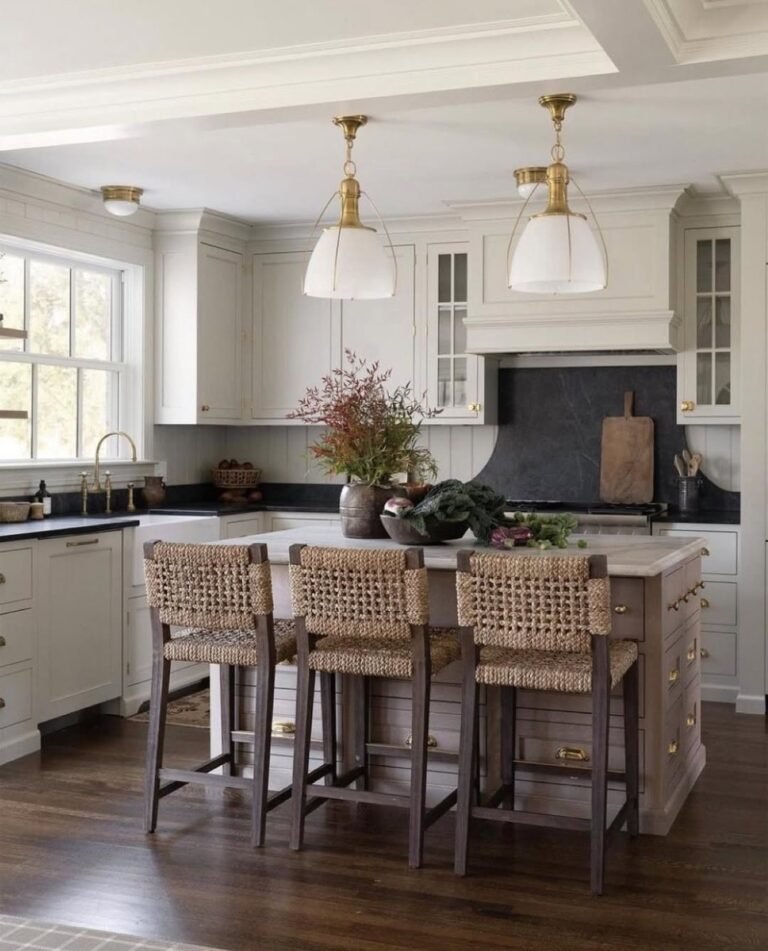 Elegant Farmhouse Kitchen