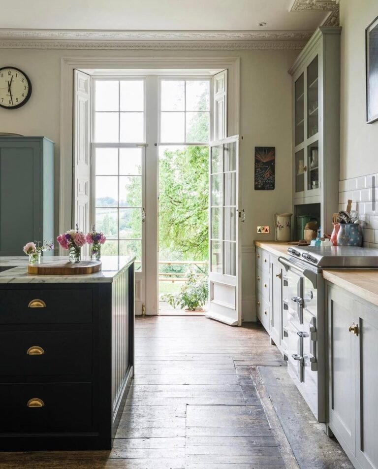 Classic and Modern Kitchen Designs